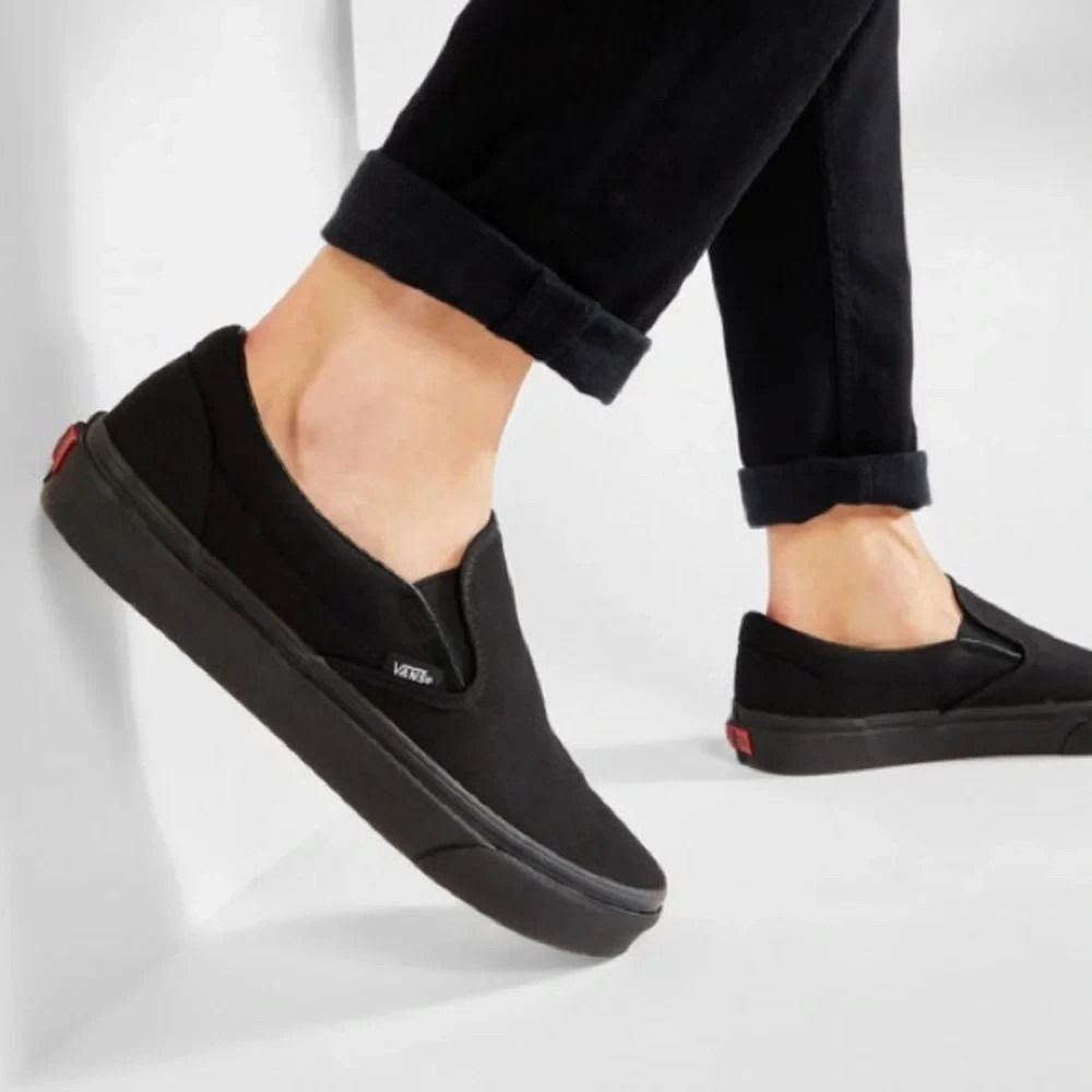 Vans Asher Classic Slip On Skate Shoes Blackout Triple Black Wms 9 Barely Worn
